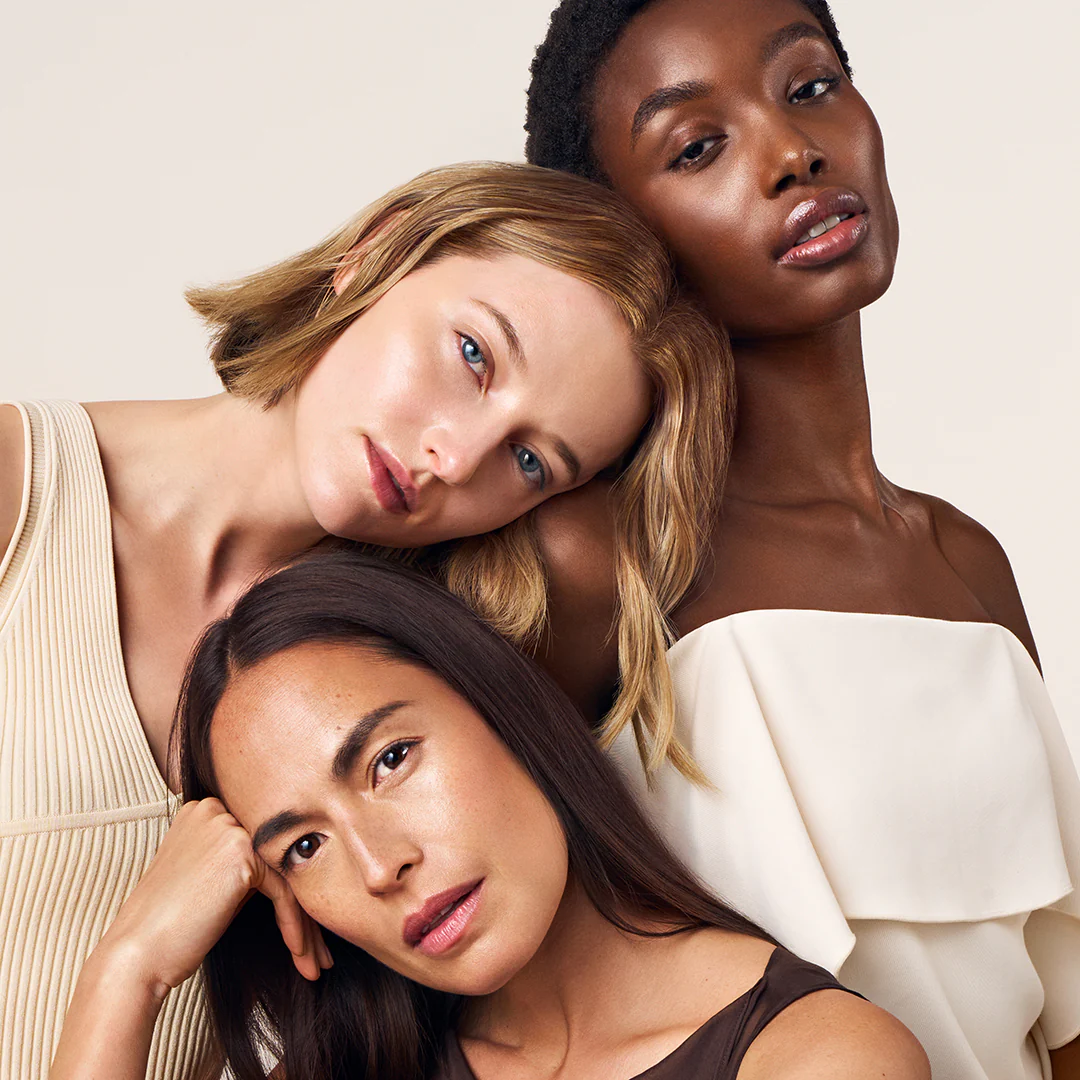 Future Skin Oil-Free Foundation Nude - Image 3